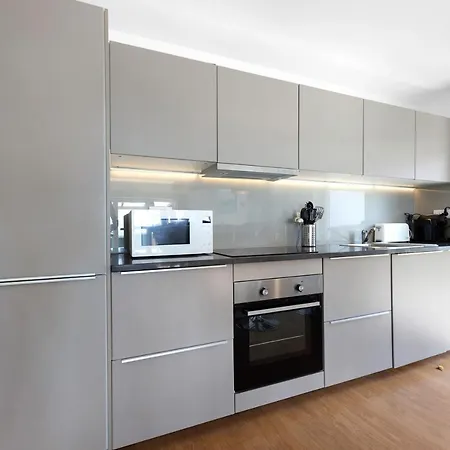26 Moderna *